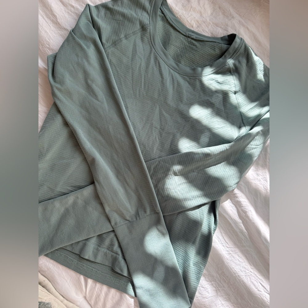 Lululemon Size 6 Swiftly Tech Long Sleeve Sage Green